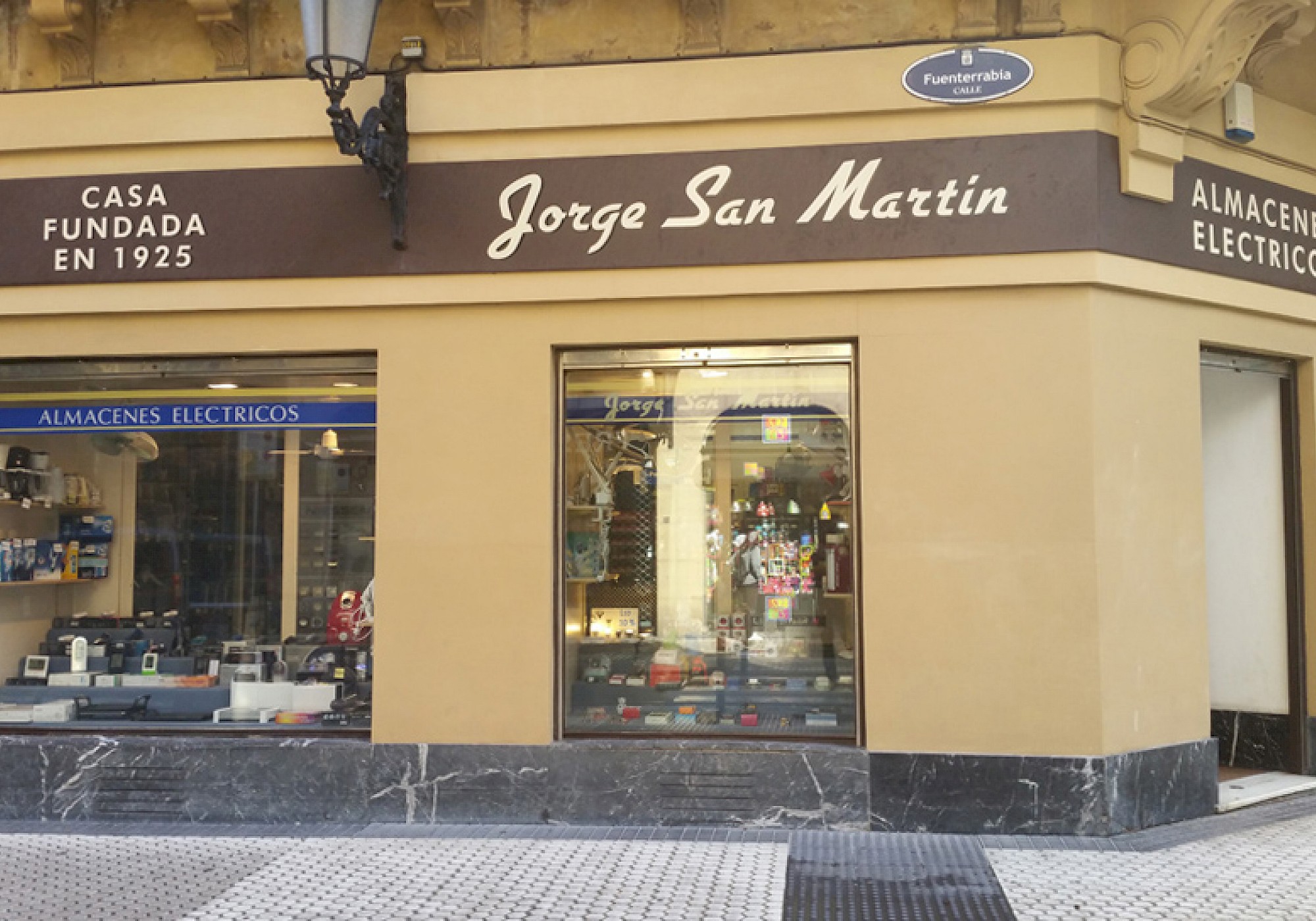 Más de 90 años al servicio de los profesionales de la electricidad en Guipuzcoa.