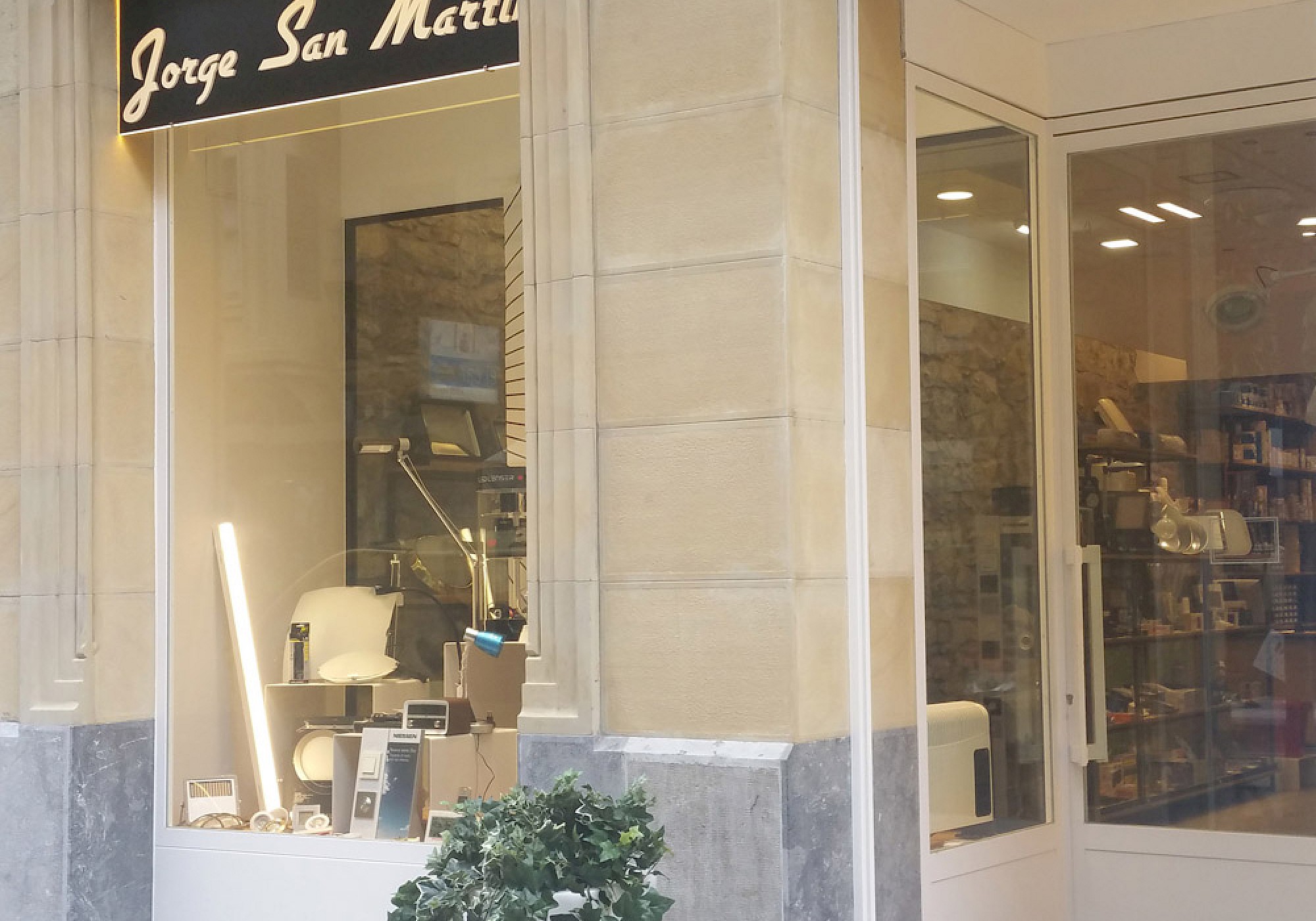 Más de 90 años al servicio de los profesionales de la electricidad en Guipuzcoa.